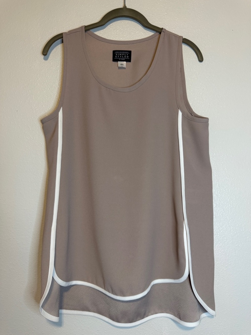 Simply Styled Taupe Tank with White Piping